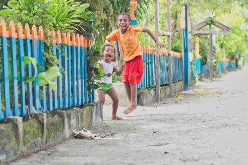 Excursion no. 2: Papuan kids in Arborek playing