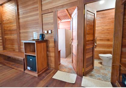 Superior%20 %20side%20to%20bathroom%20and%20toilet_417_web60%25