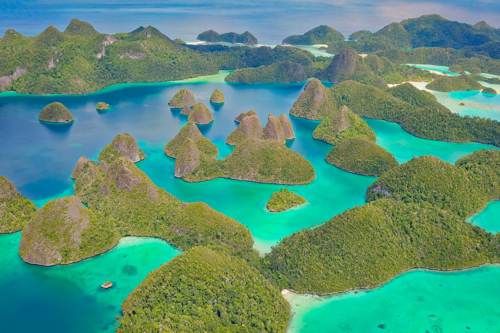 Excursion no. 1: Wayag archipelago overview