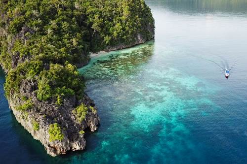 Excursion no. 1: A great spot on the way back, suitable for both diver and snorkeler