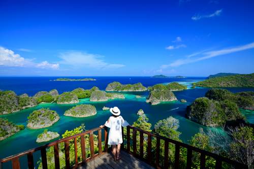 Excursion no. 6: Iconic Pianemo with our model from Cove